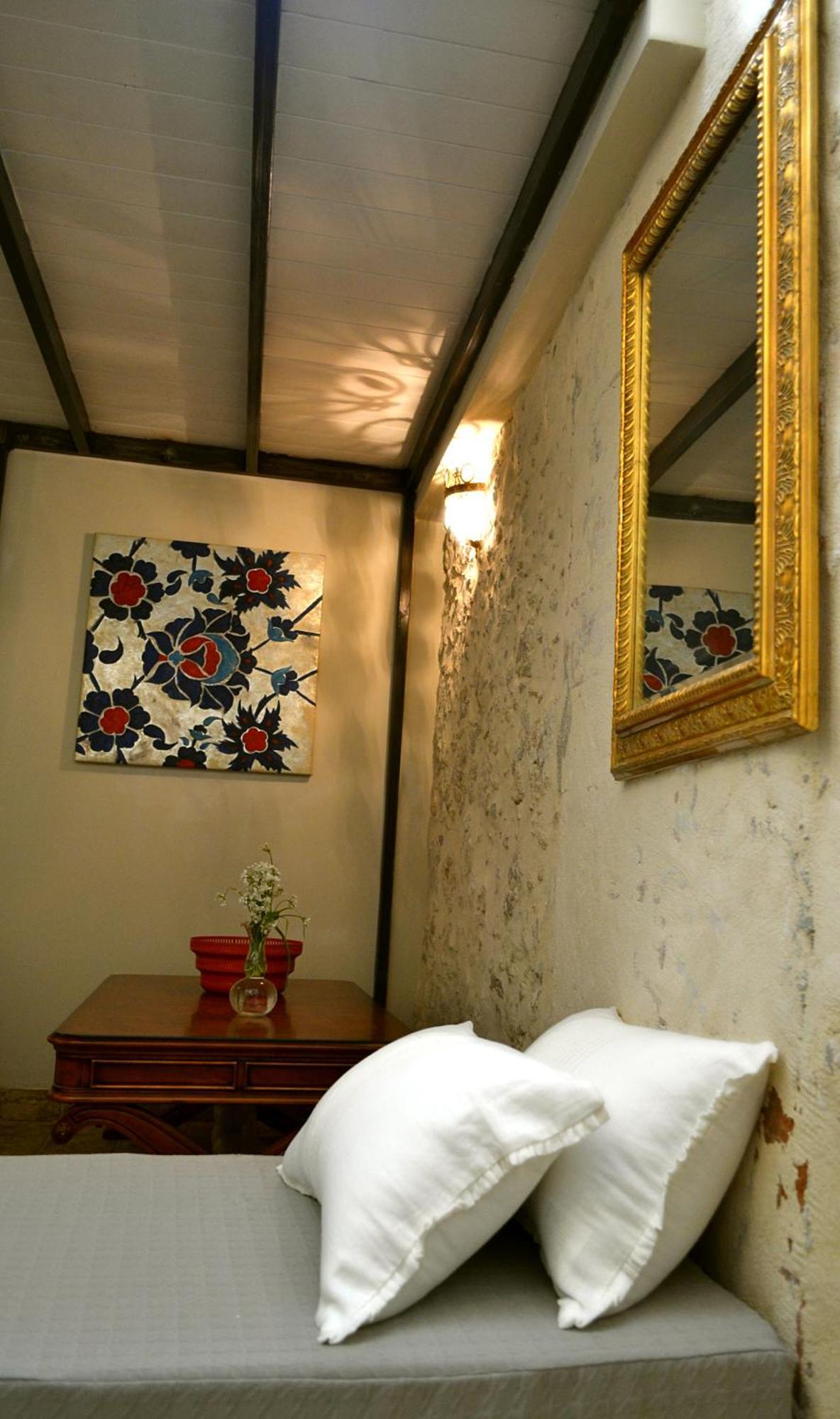 Smaragdi Boutique